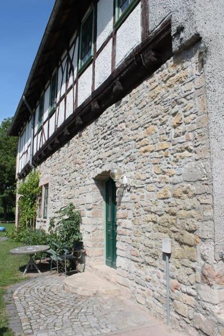 Ruhige Ferienwohnung Im Gutshaus Niederorschel Екстериор снимка
