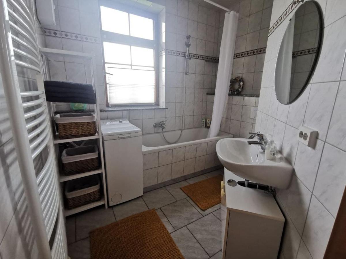 Ruhige Ferienwohnung Im Gutshaus Niederorschel Екстериор снимка
