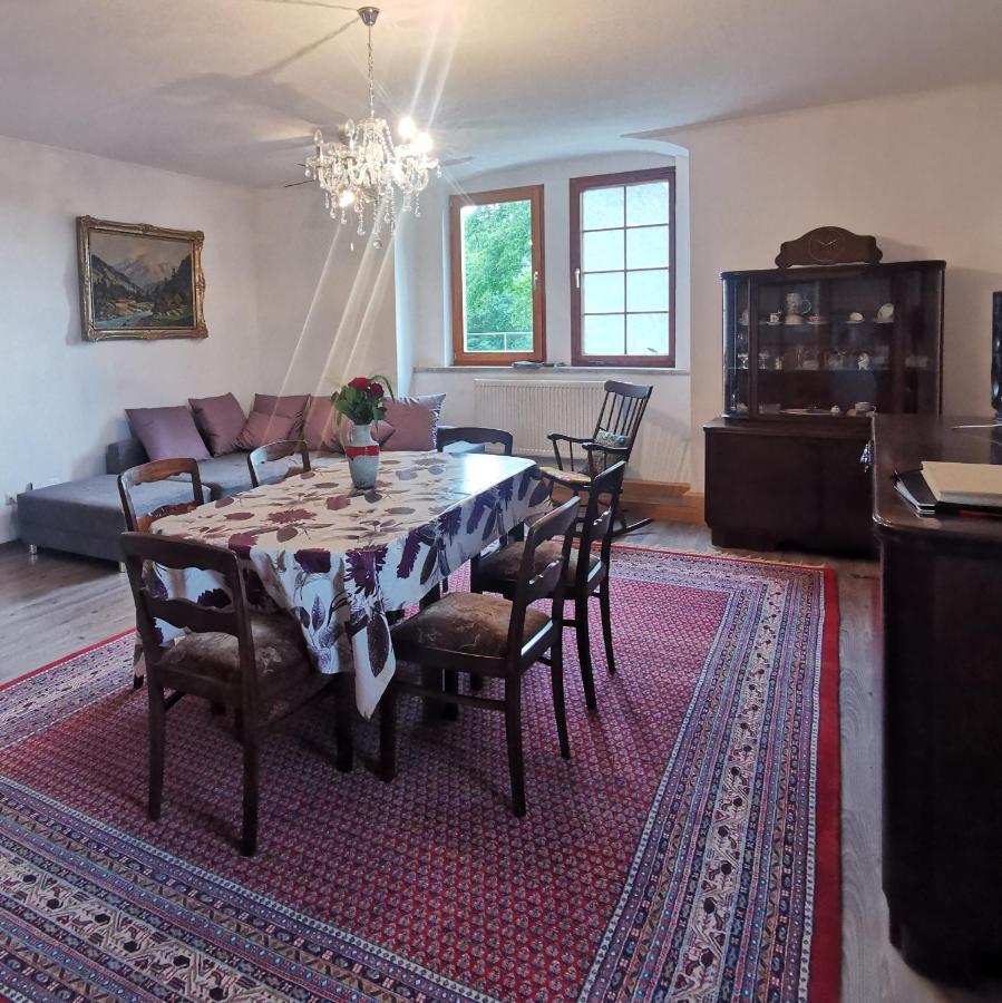 Ruhige Ferienwohnung Im Gutshaus Niederorschel Екстериор снимка