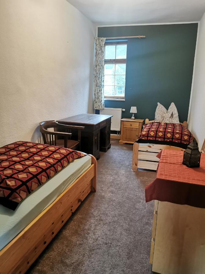 Ruhige Ferienwohnung Im Gutshaus Niederorschel Екстериор снимка