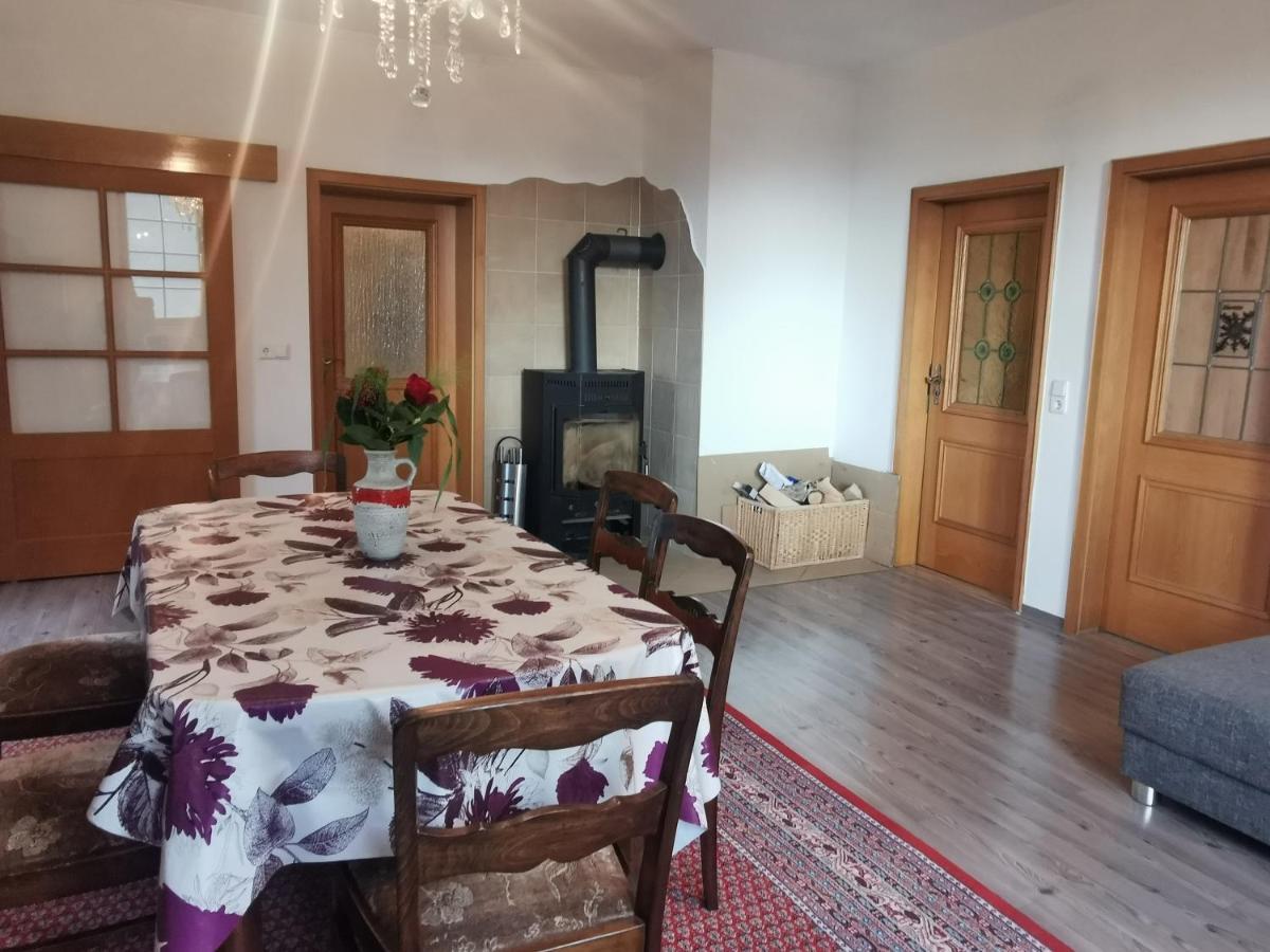 Ruhige Ferienwohnung Im Gutshaus Niederorschel Екстериор снимка