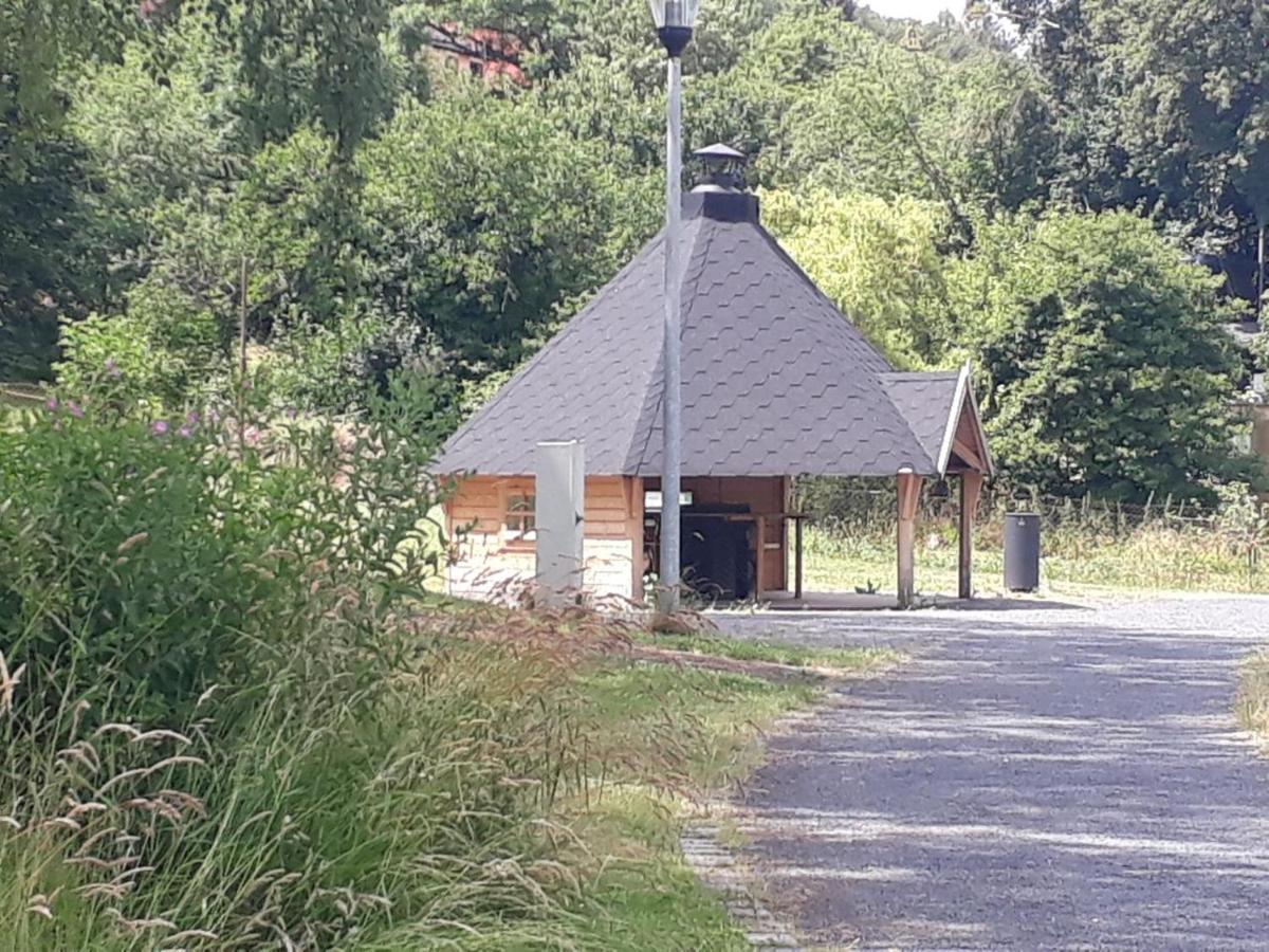 Ruhige Ferienwohnung Im Gutshaus Niederorschel Екстериор снимка
